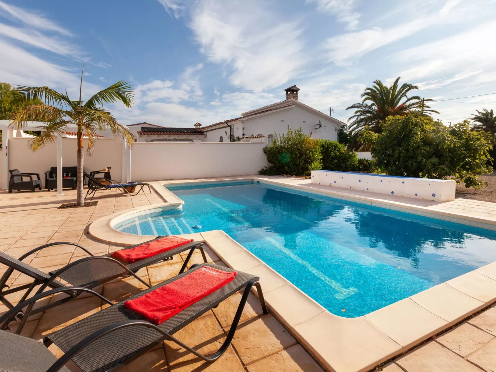 Villa del Capitan-Outside