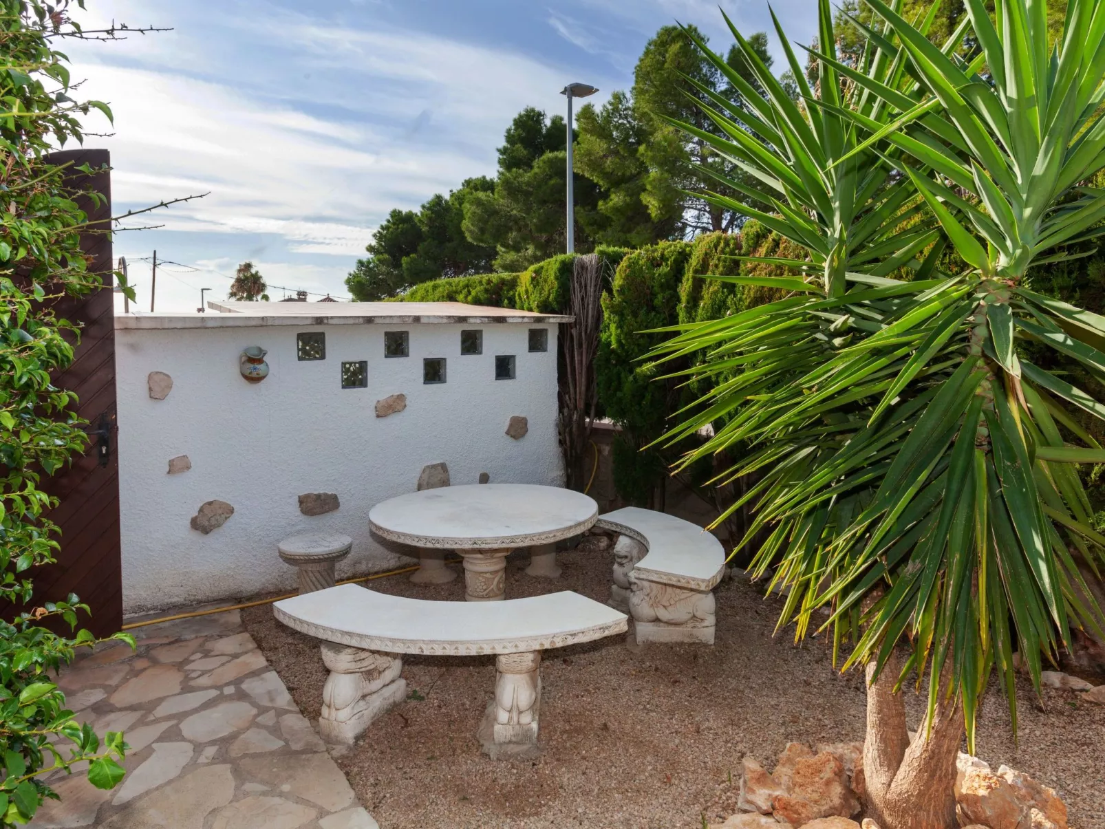 Villa del Capitan-Outside