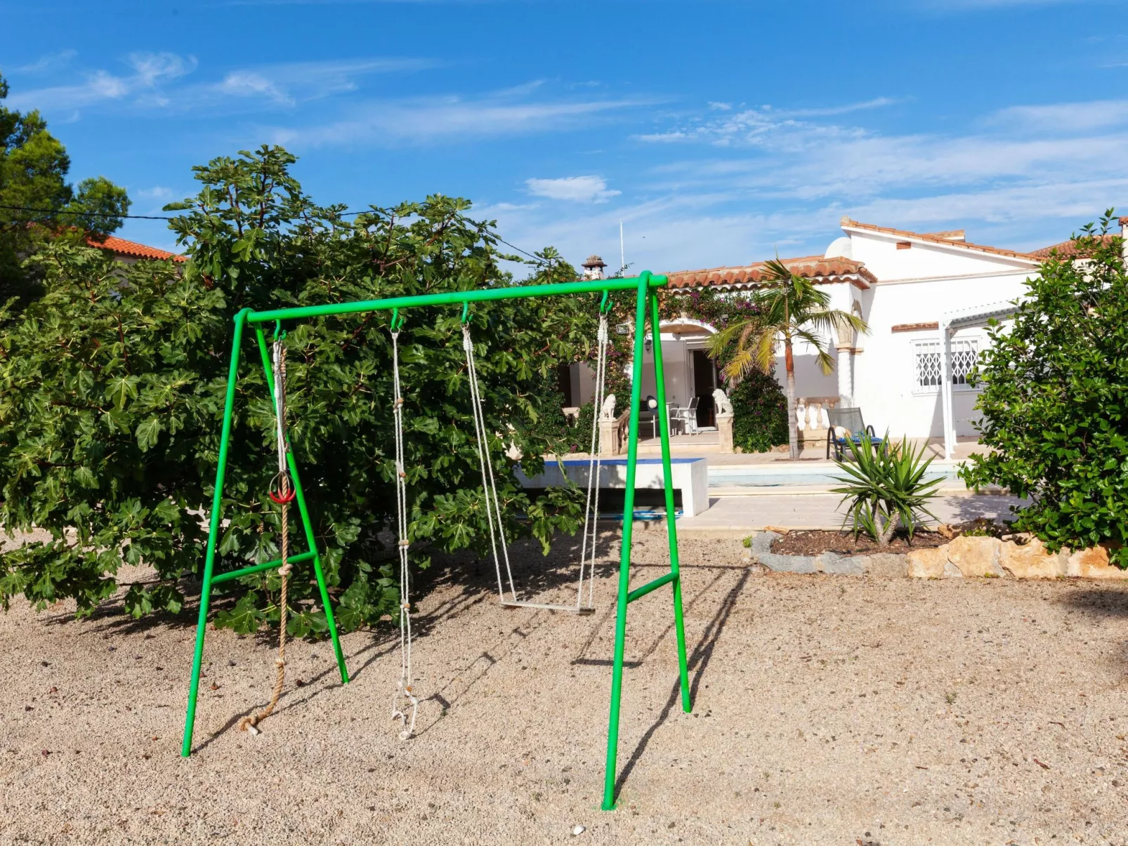 Villa del Capitan-Outside