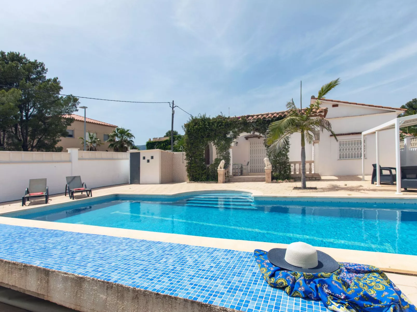 Villa del Capitan-Outside
