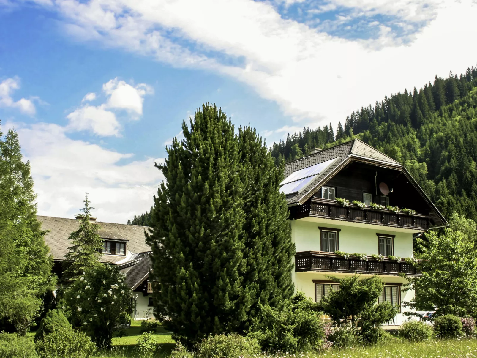 Dirndl und Bua-Outside
