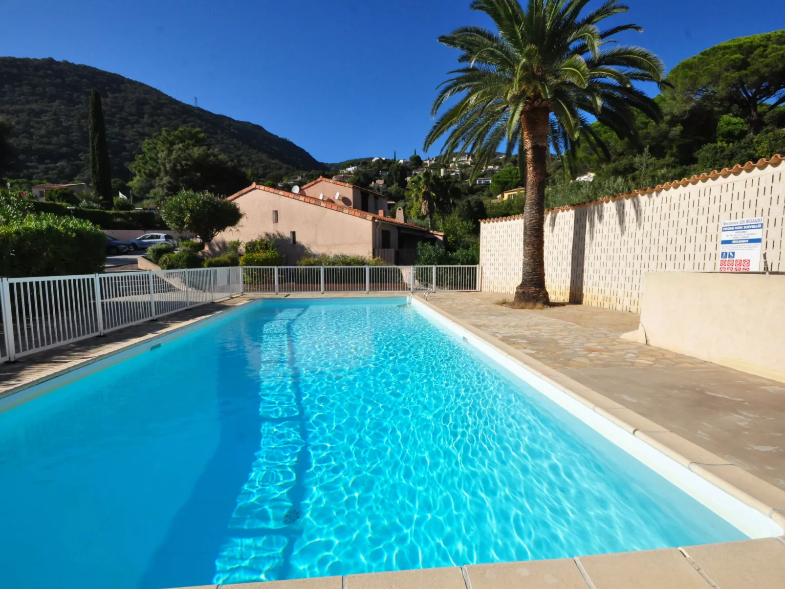 Le Clos du Rigaud-Outside
