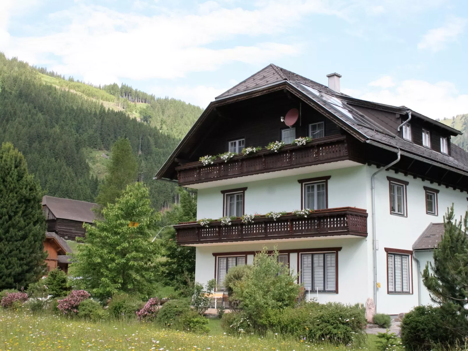 Dirndl und Bua-Outside