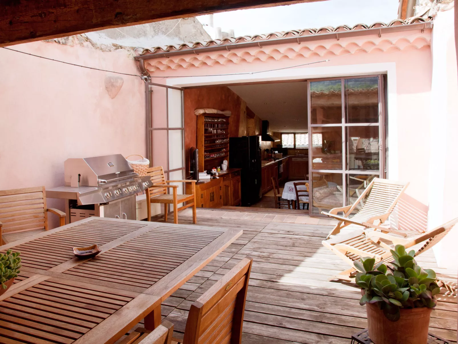 Les Arcades-Outside