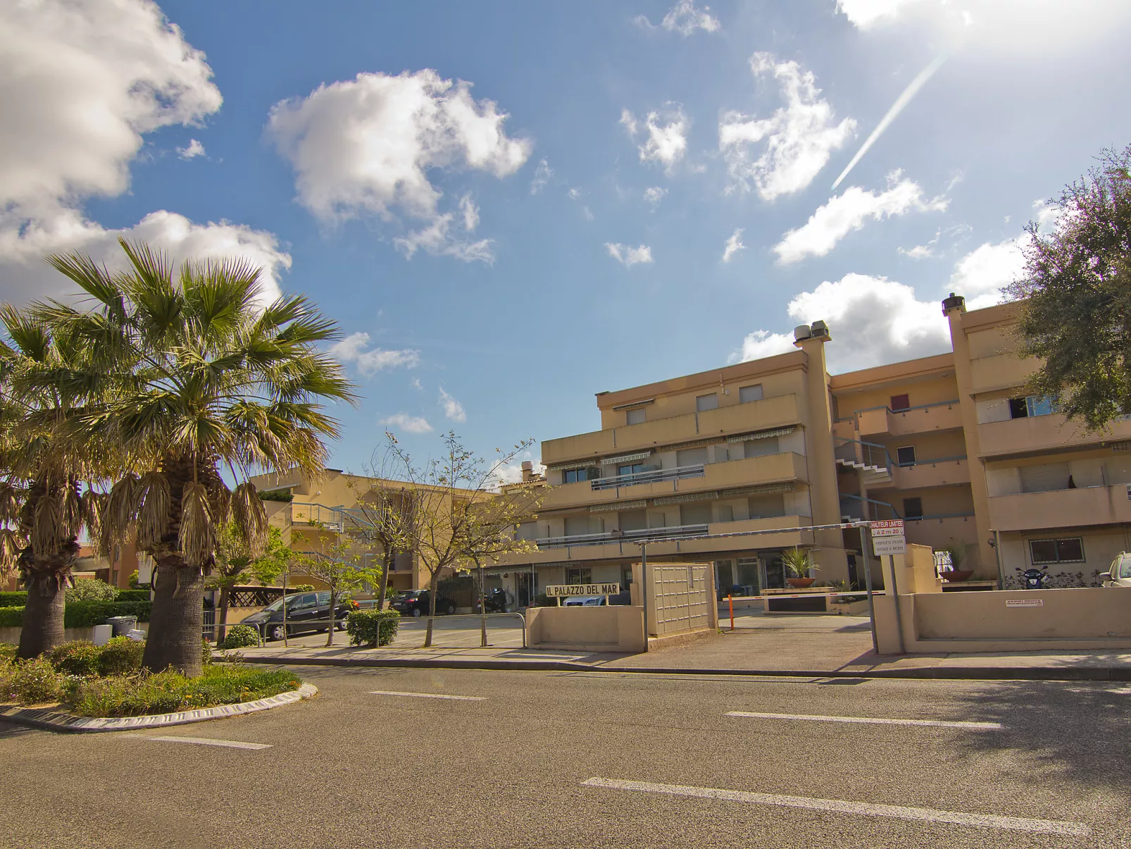 Le Palazzo del Mar-Outside
