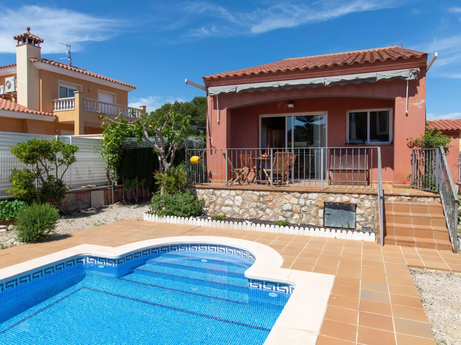 Villa Rus-Outside