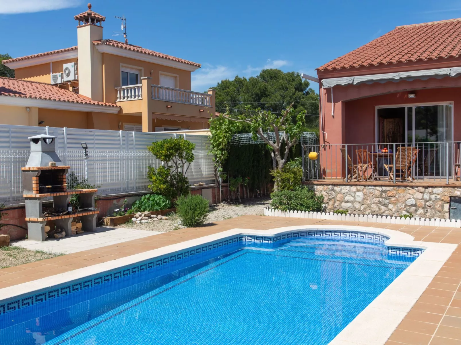 Villa Rus-Outside