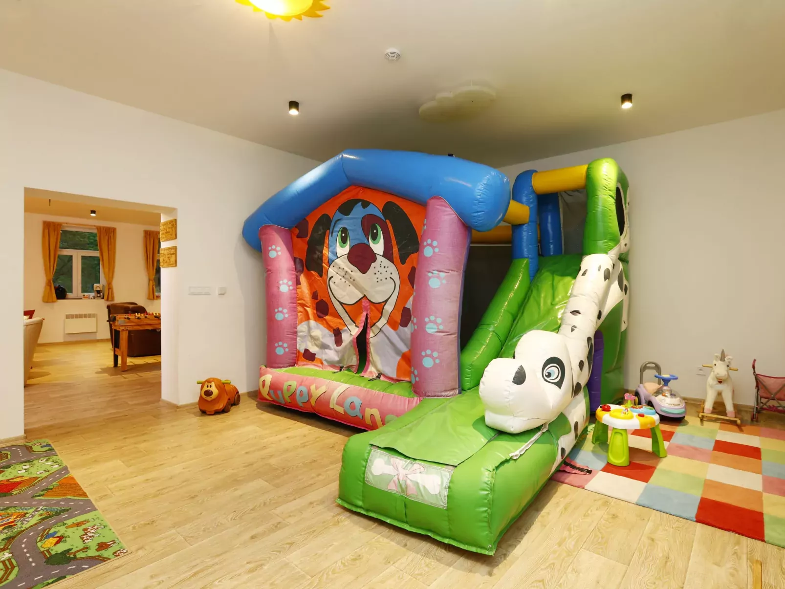 Mariánské schody-Inside