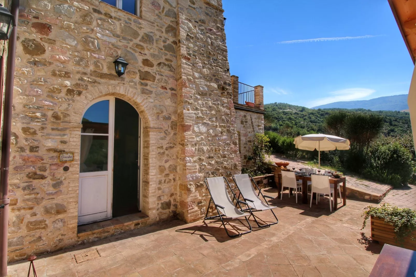Ginestrilo-Exterior summer