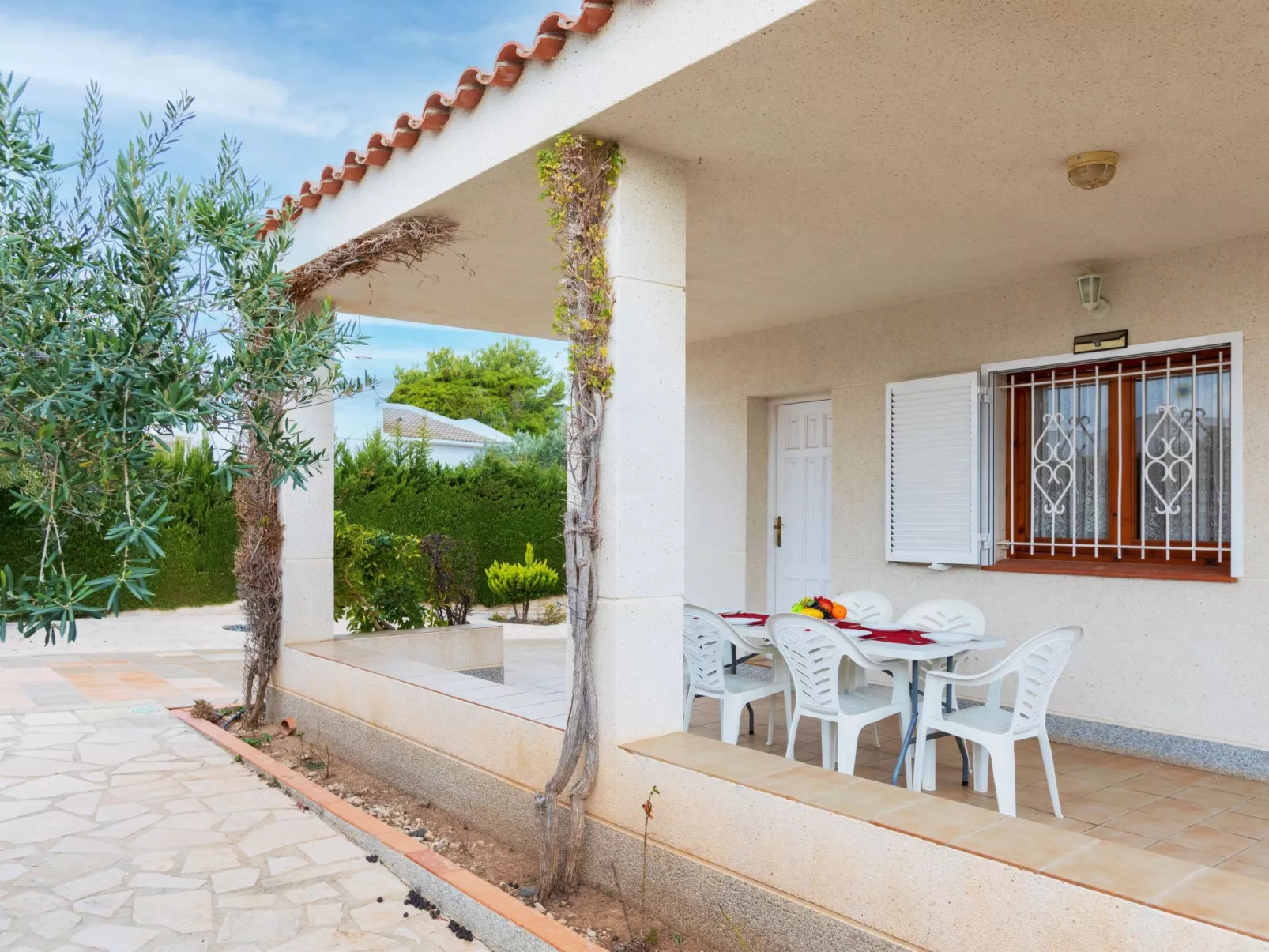Villa Tello-Outside