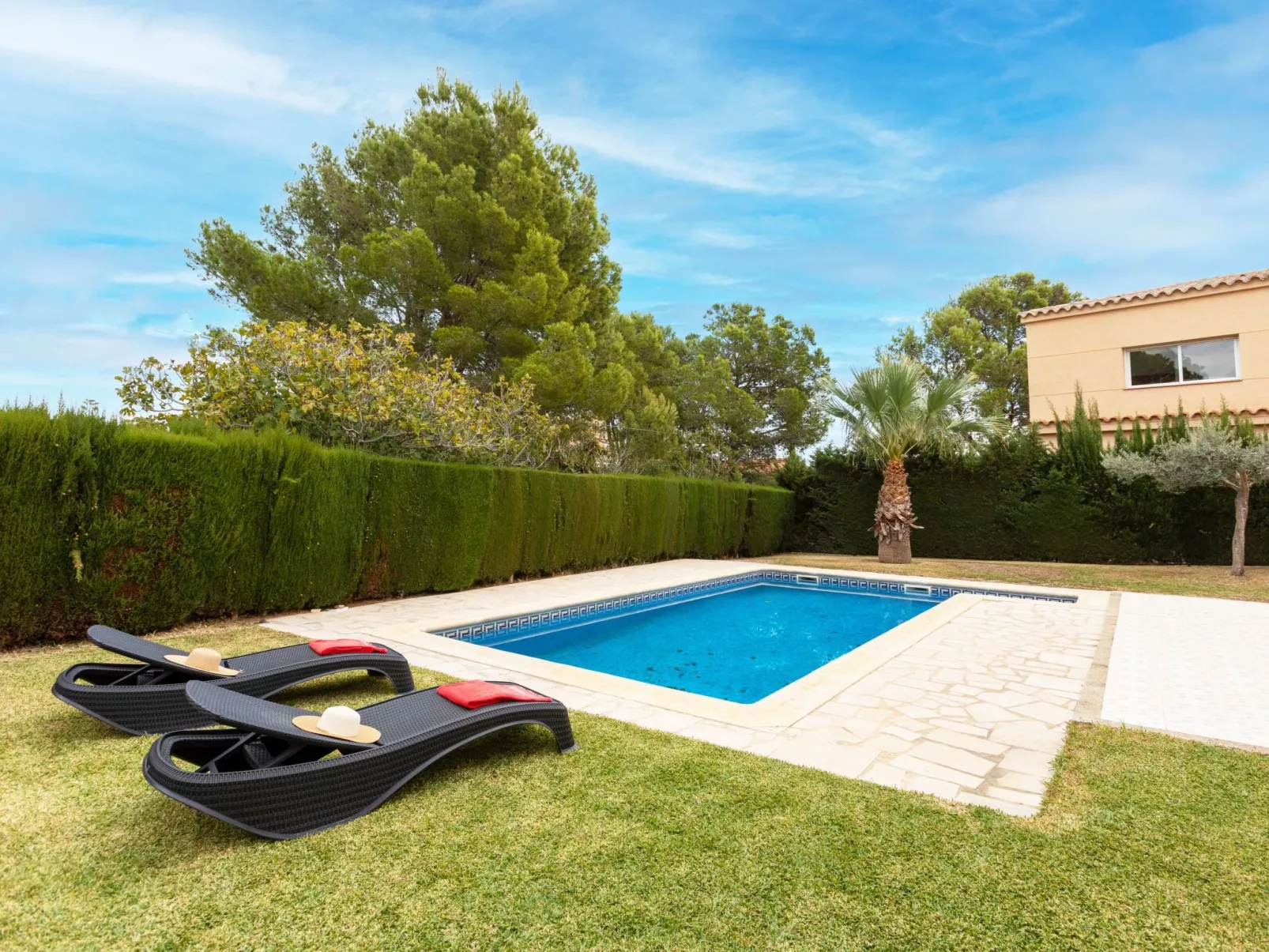 Villa Tello-Outside
