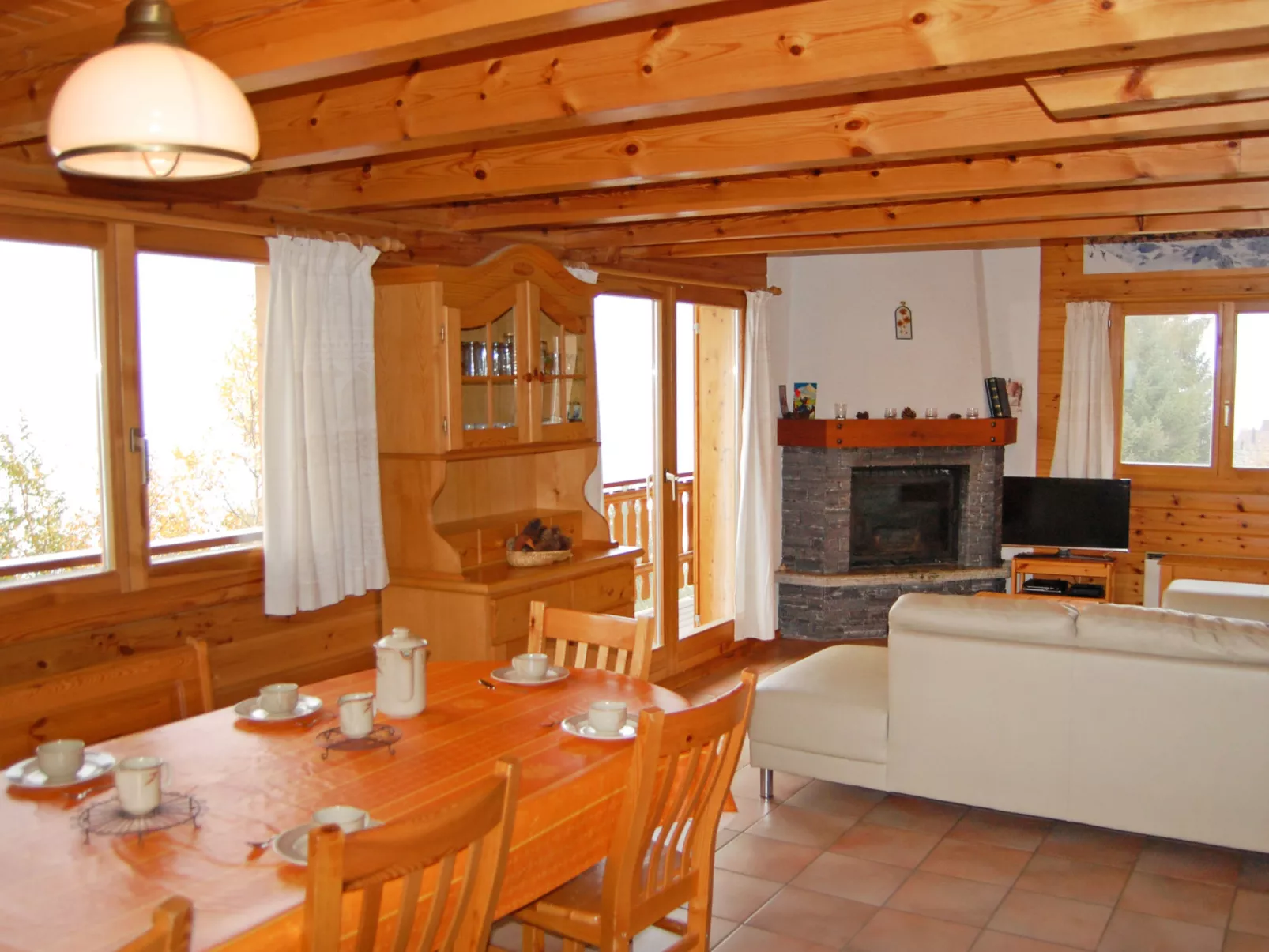 Chalet Boucaro-Inside