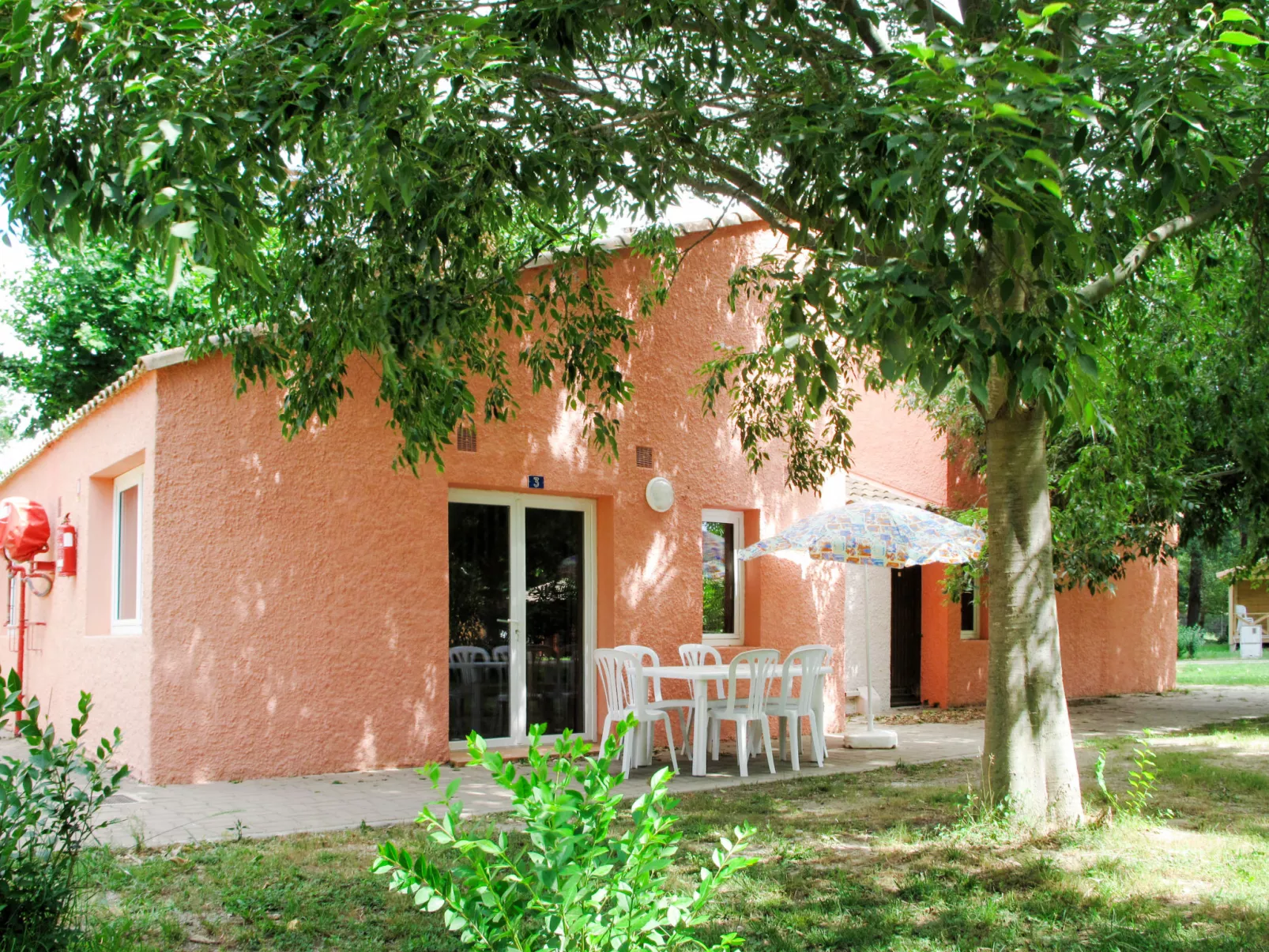 Le Mediterranée-Outside