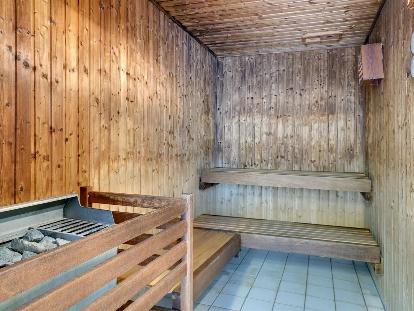 "Niilo" - 1.7km from the sea-Inside