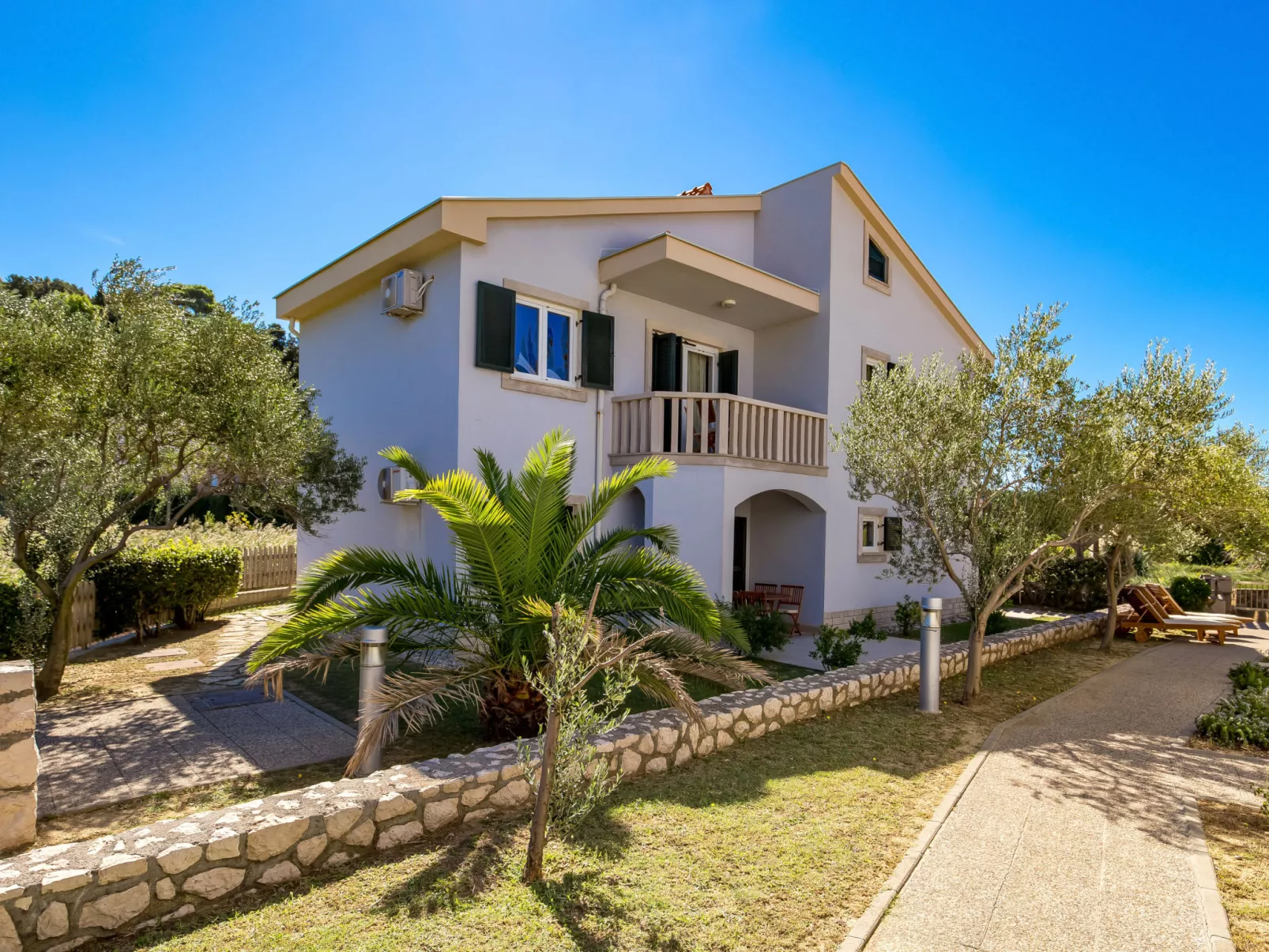 Pavica 3-Outside