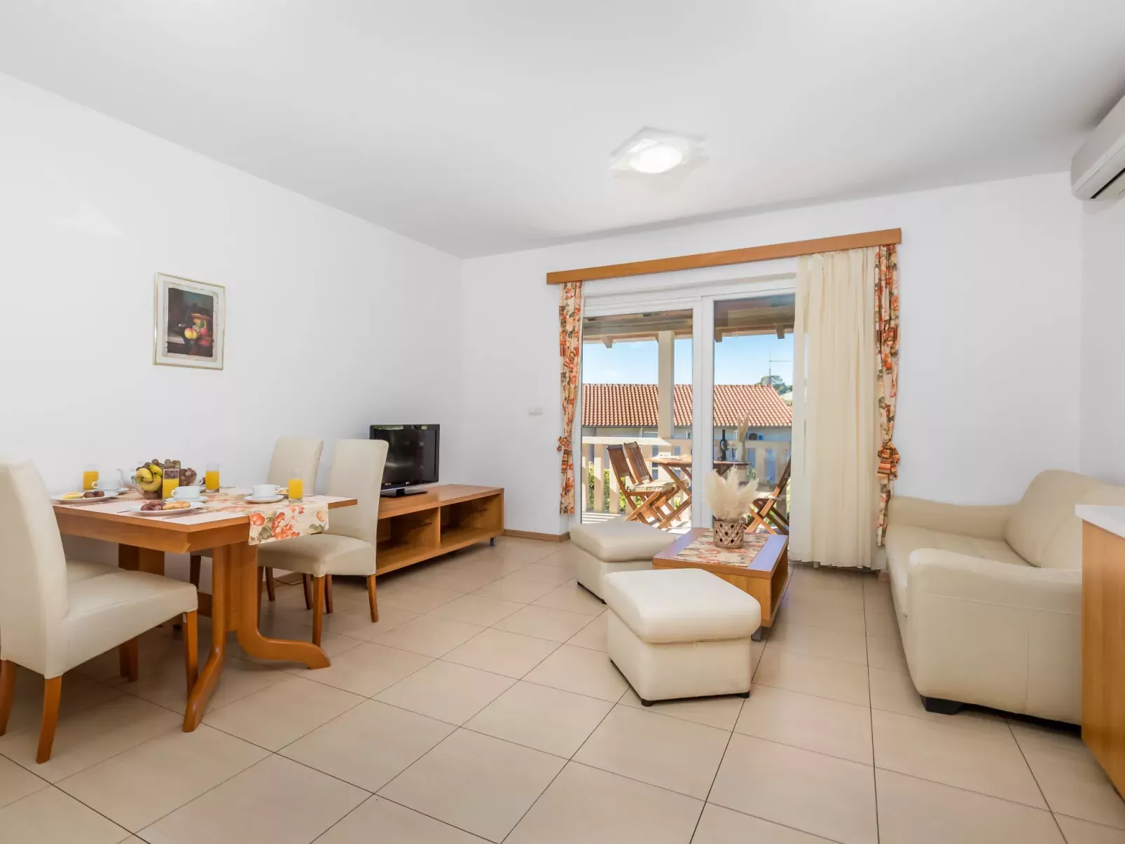 Mihaela 1-Inside