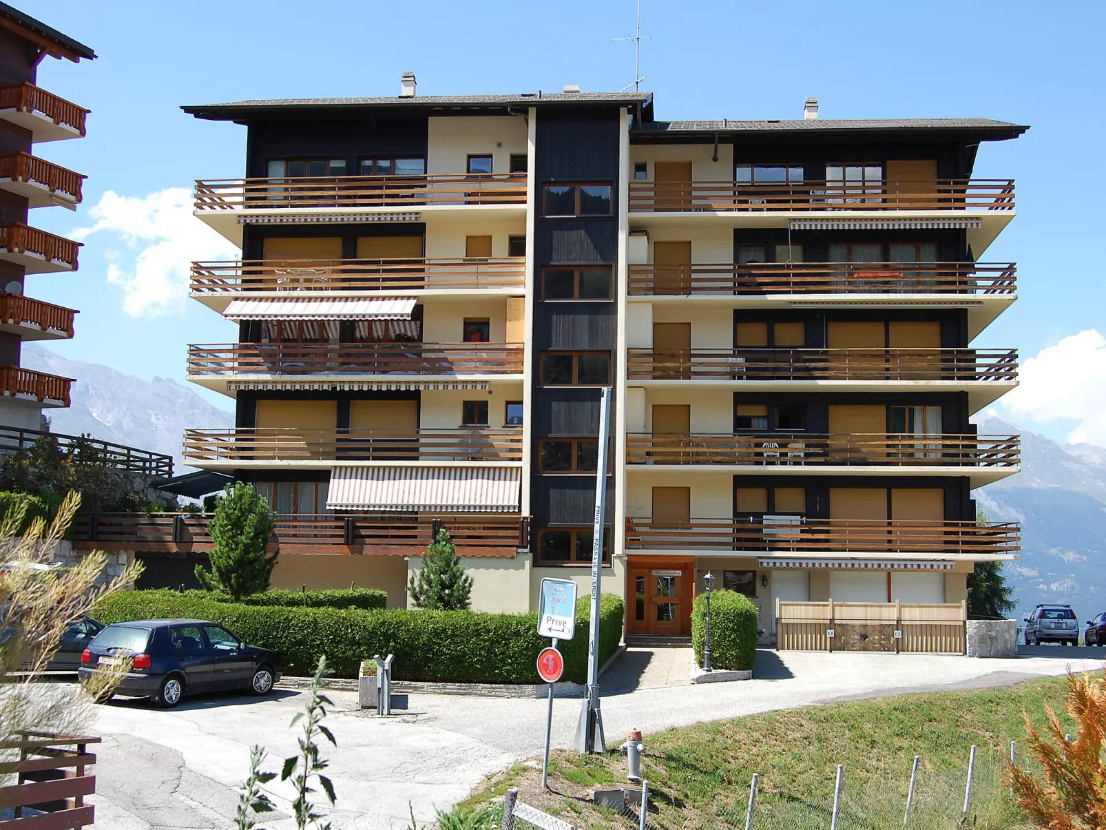 Les Arolles A1-Outside