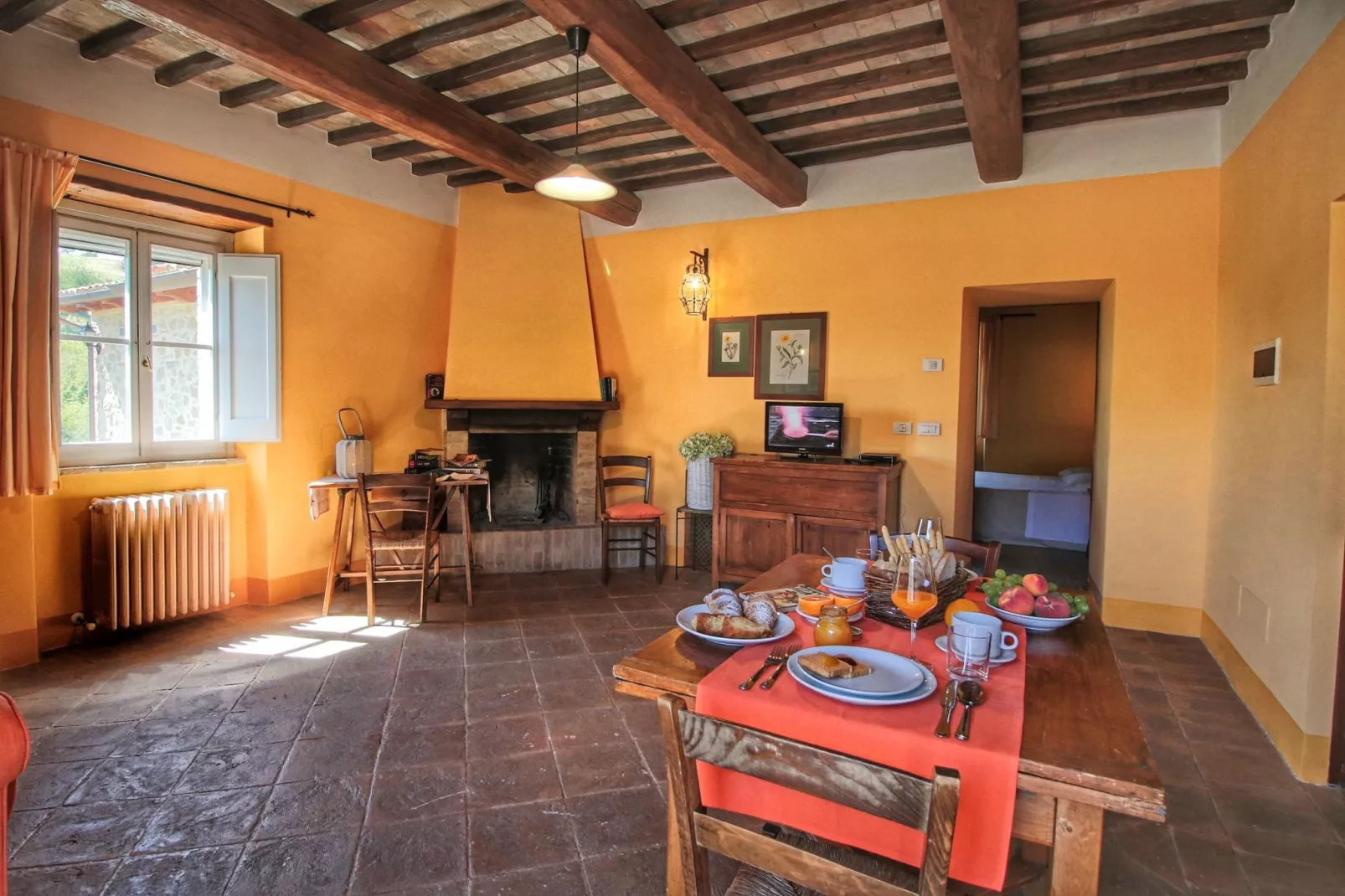 Calendula-Living room