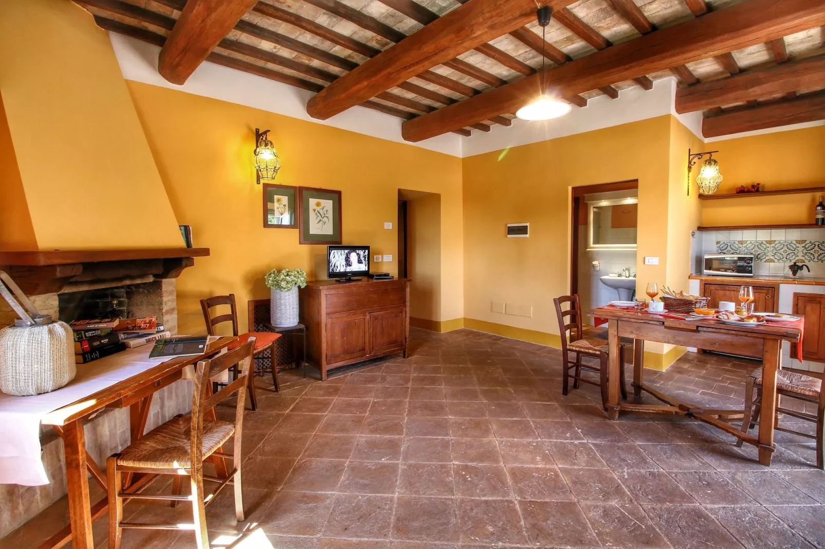 Calendula-Living room