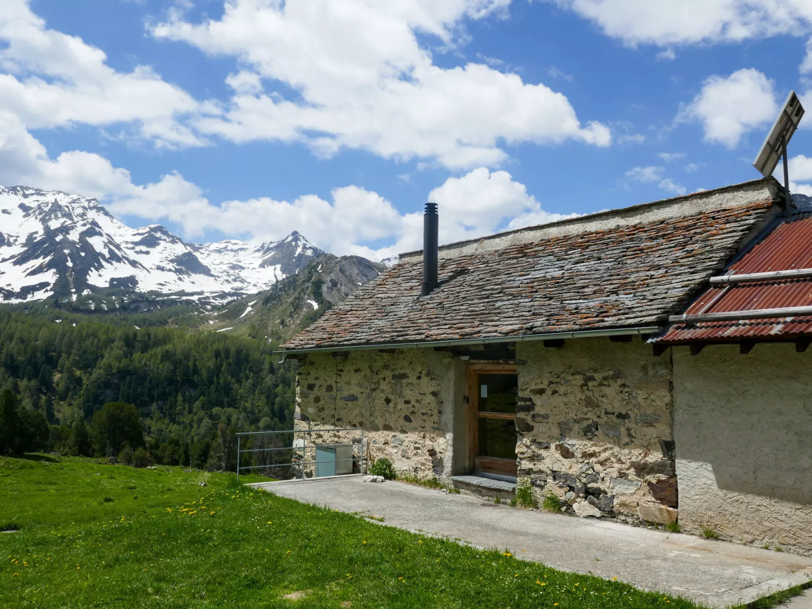 Rustico Dolomia-Outside