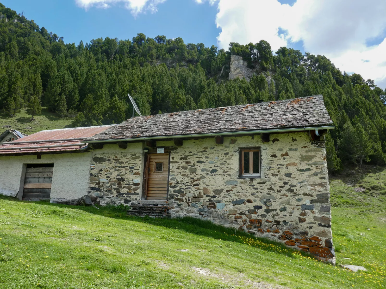 Rustico Dolomia-Outside