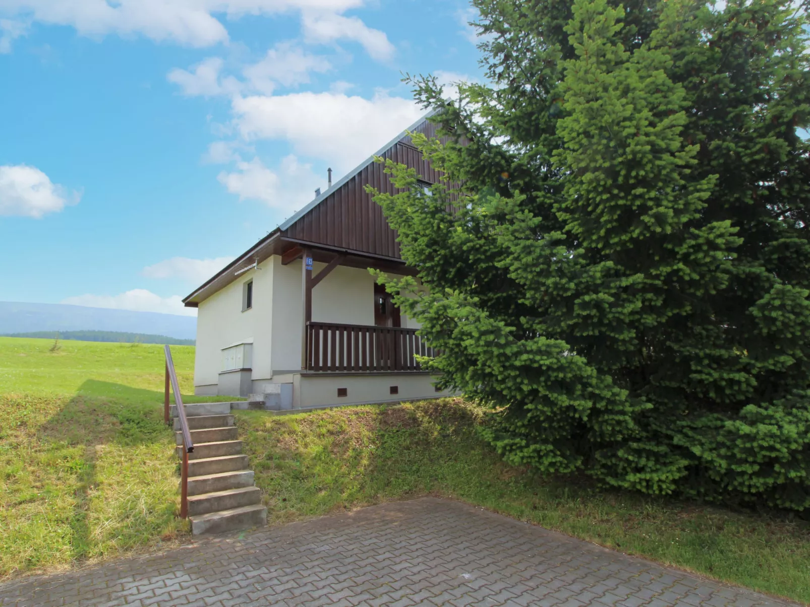 Holiday Hill 63-Draußen