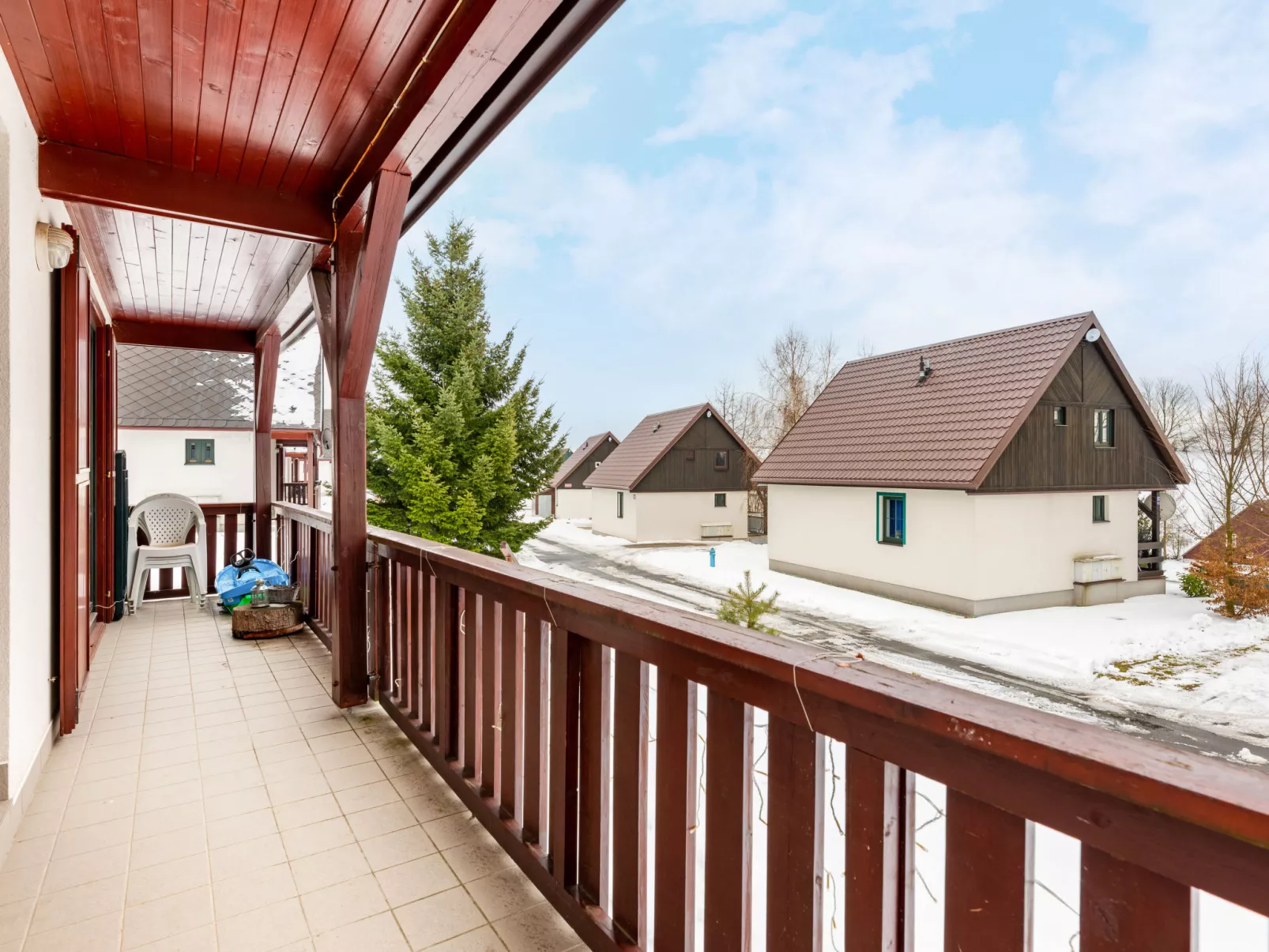 Holiday Hill 64-Draußen