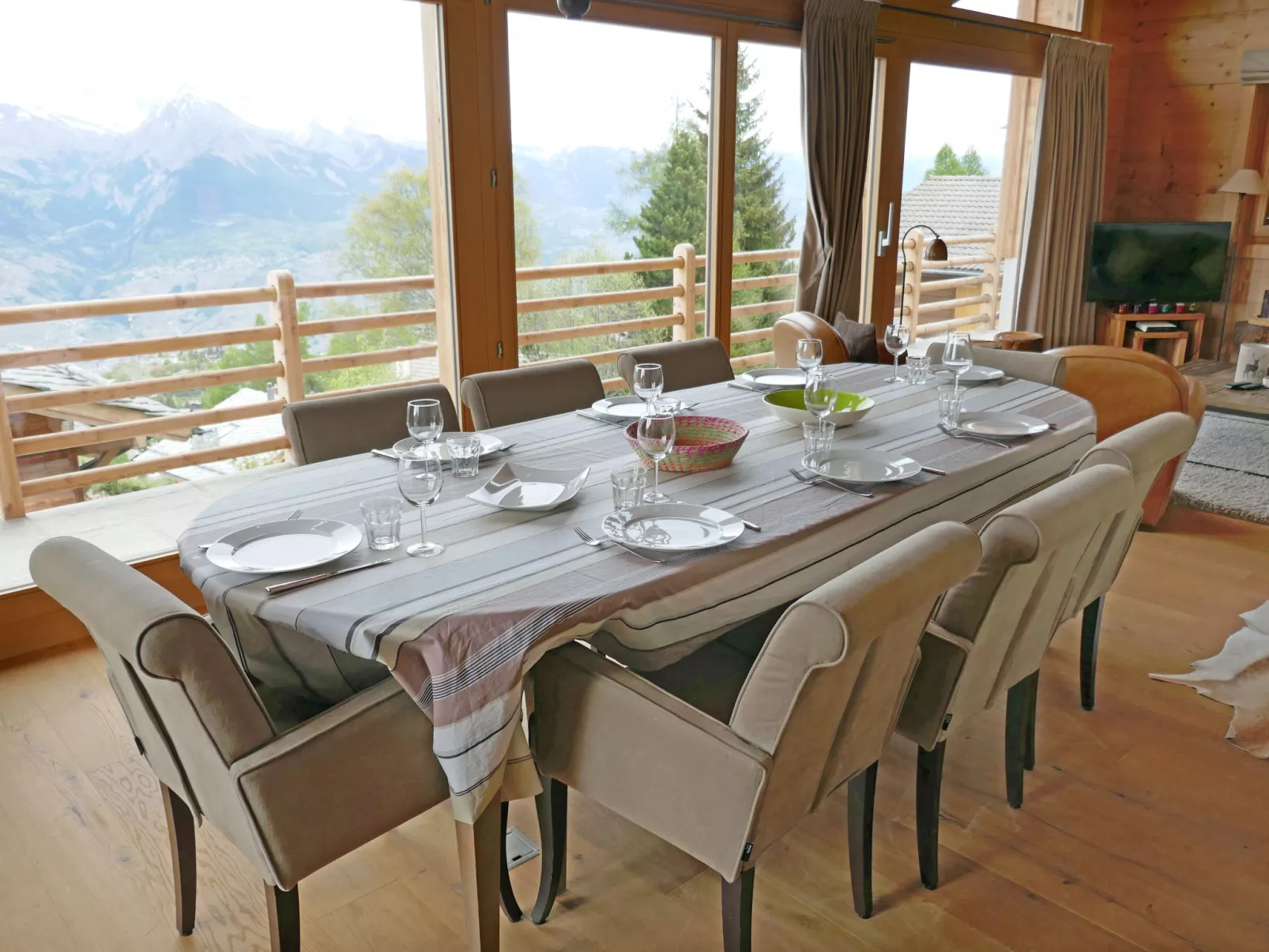 Chalet Jadi-Drinnen