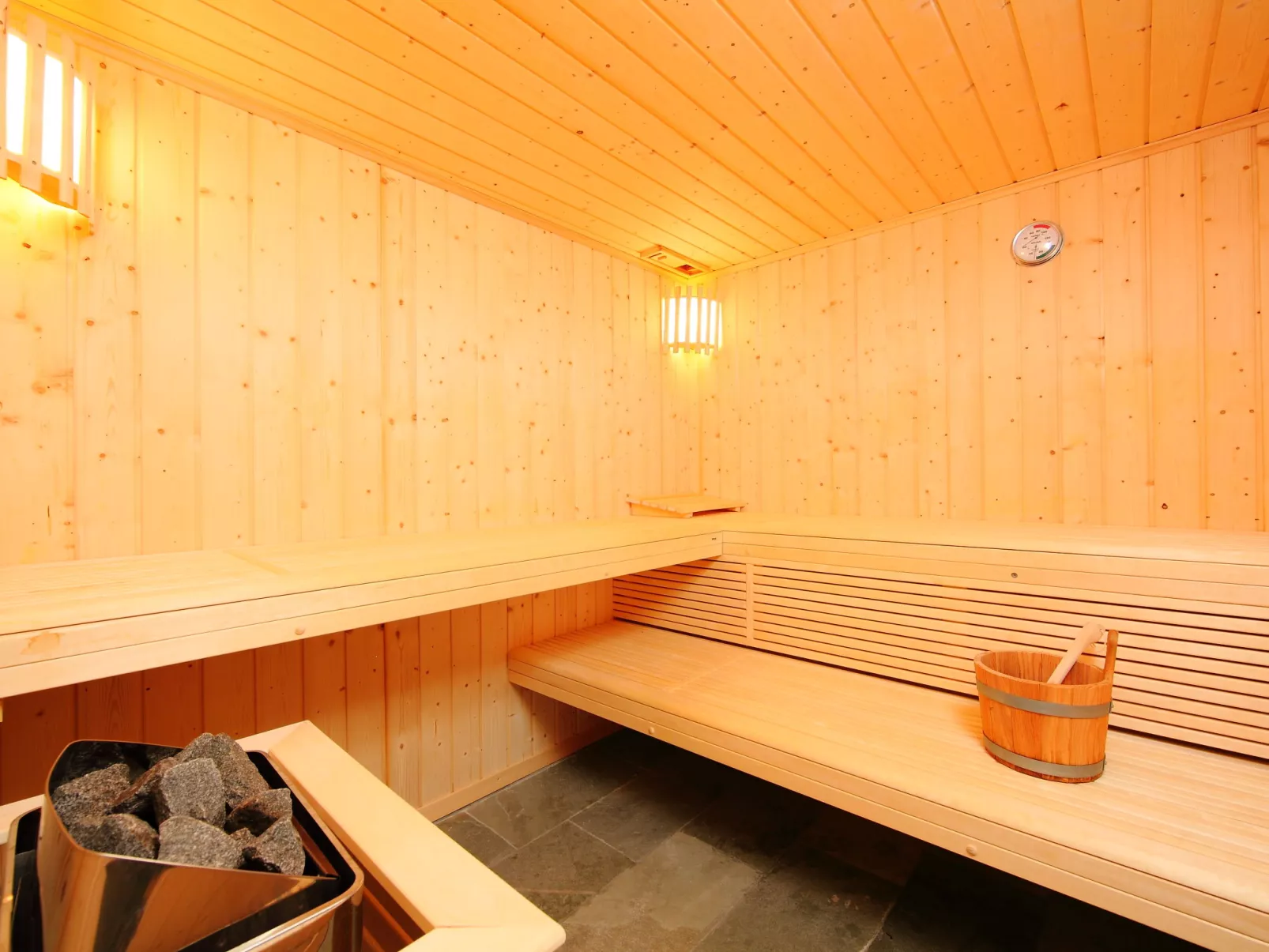 Chalet Jadi-Drinnen