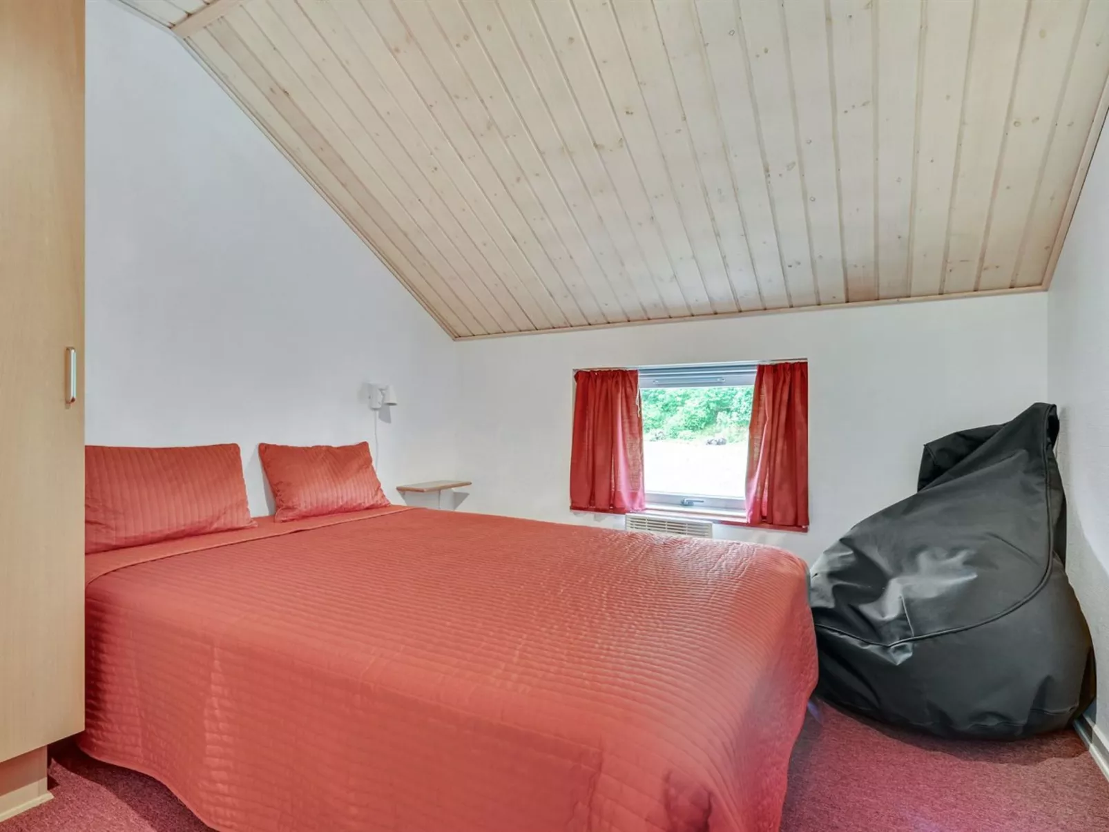 "Emly" - 1.1km from the sea-Inside