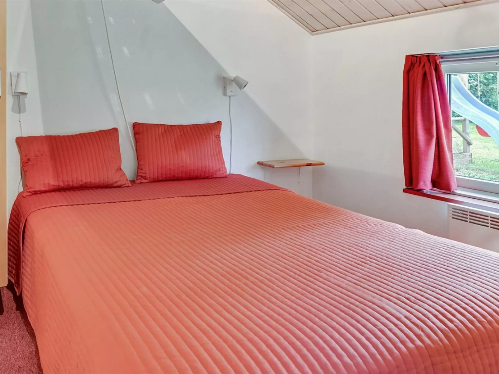 "Emly" - 1.1km from the sea-Inside