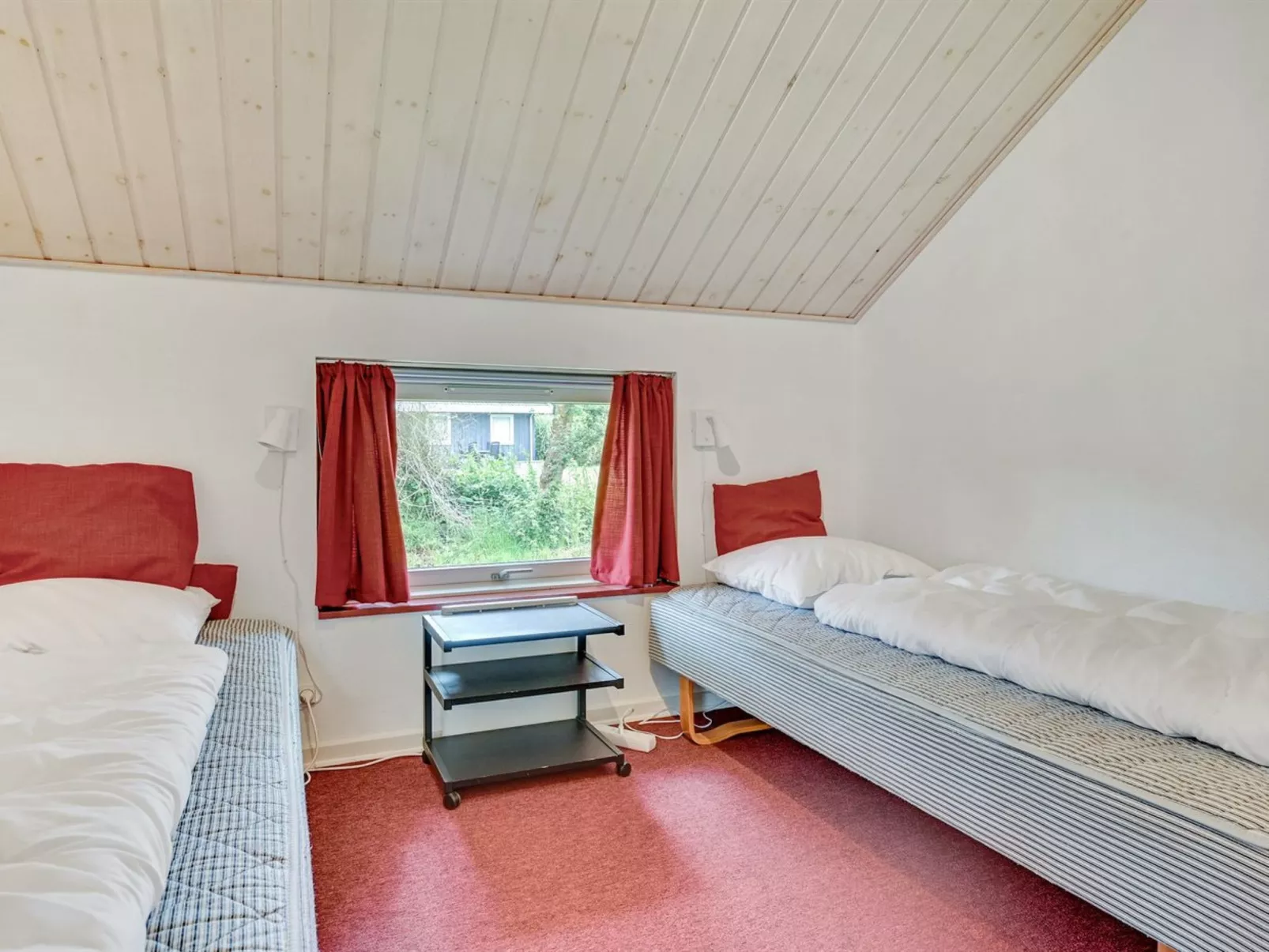 "Emly" - 1.1km from the sea-Inside