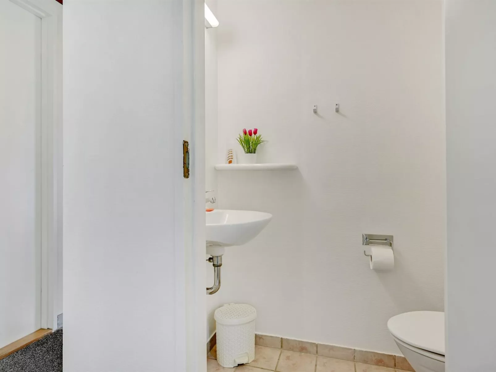 "Emly" - 1.1km from the sea-Inside