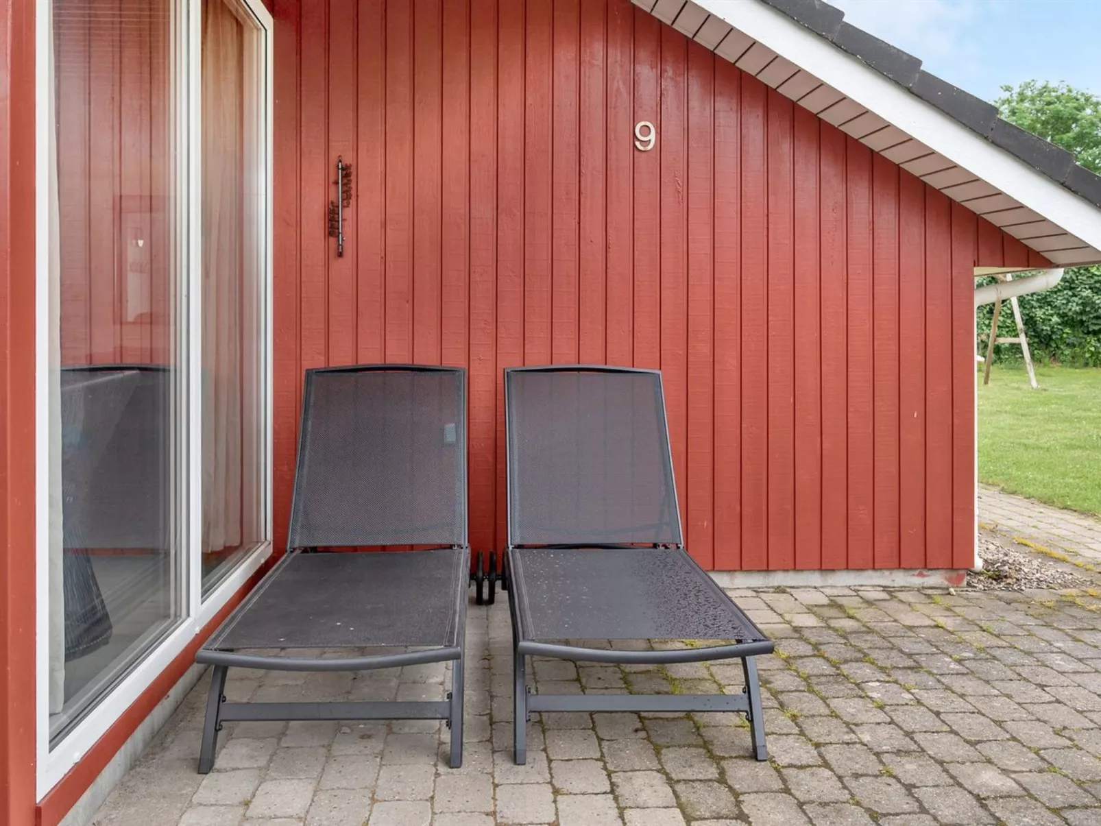 "Emly" - 1.1km from the sea-Outside