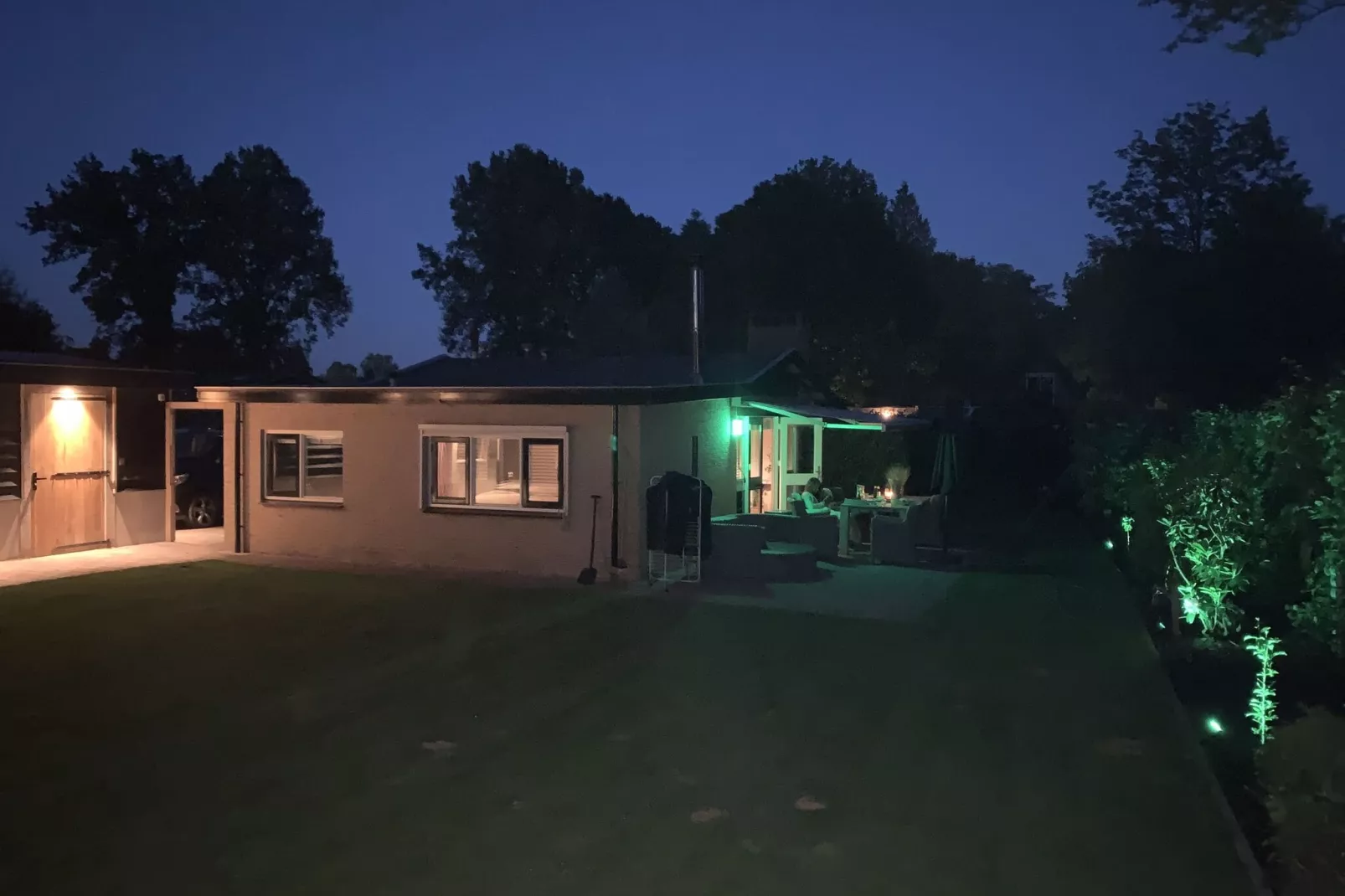 't Voortsche Boshuys-Exterior summer