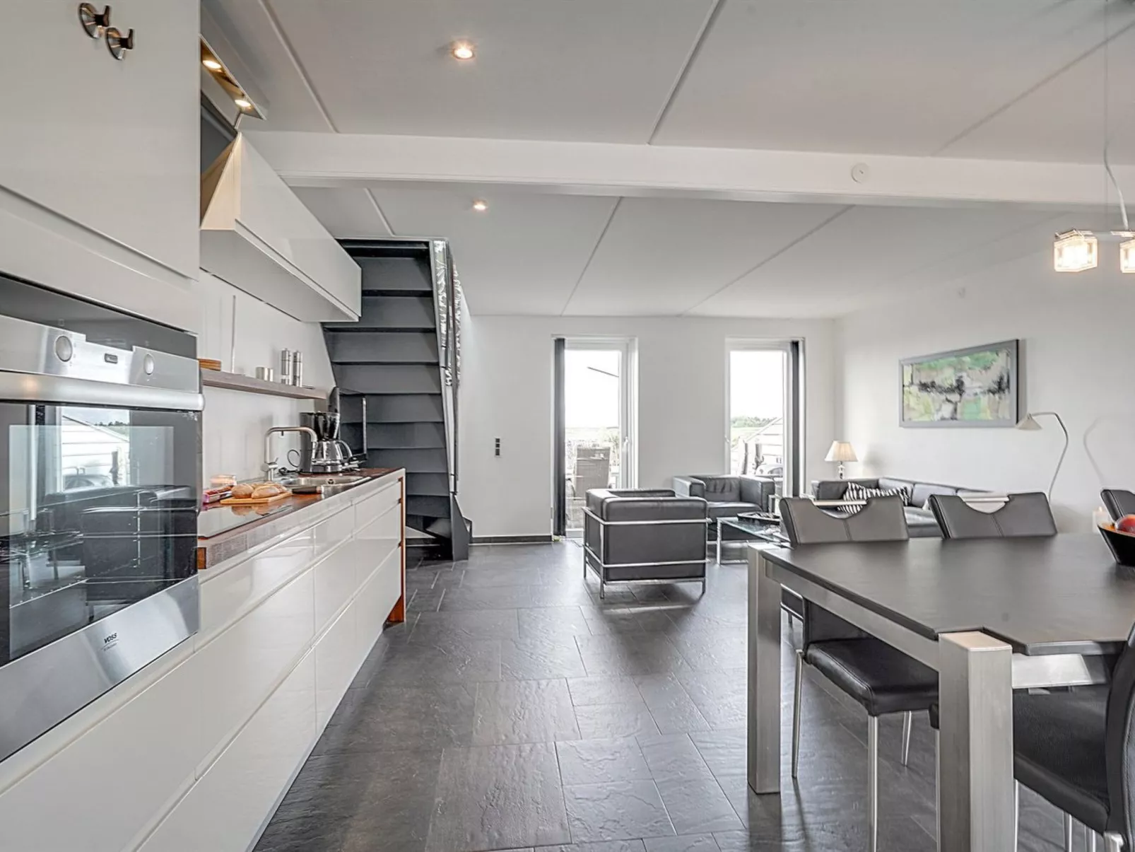 "Hugo" - 2.5km from the sea-Inside