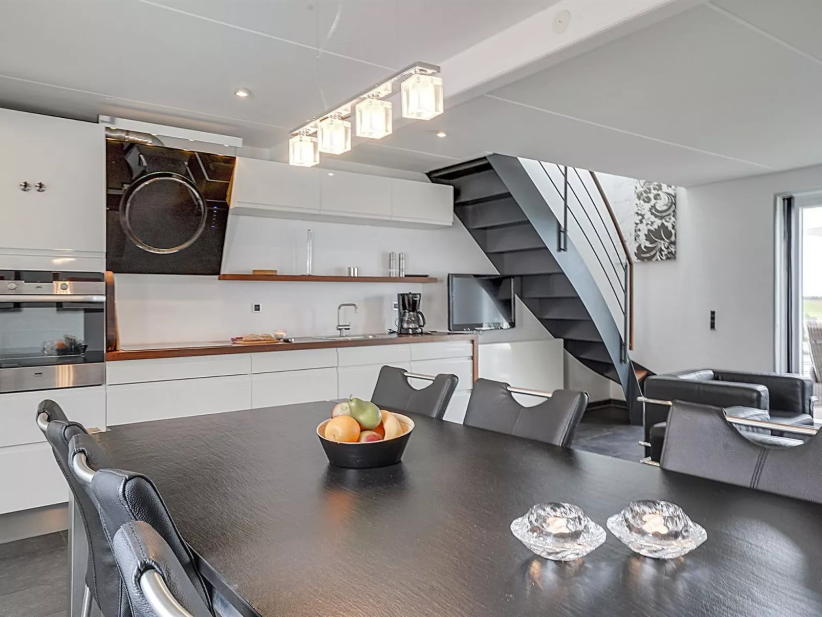 "Hugo" - 2.5km from the sea-Inside