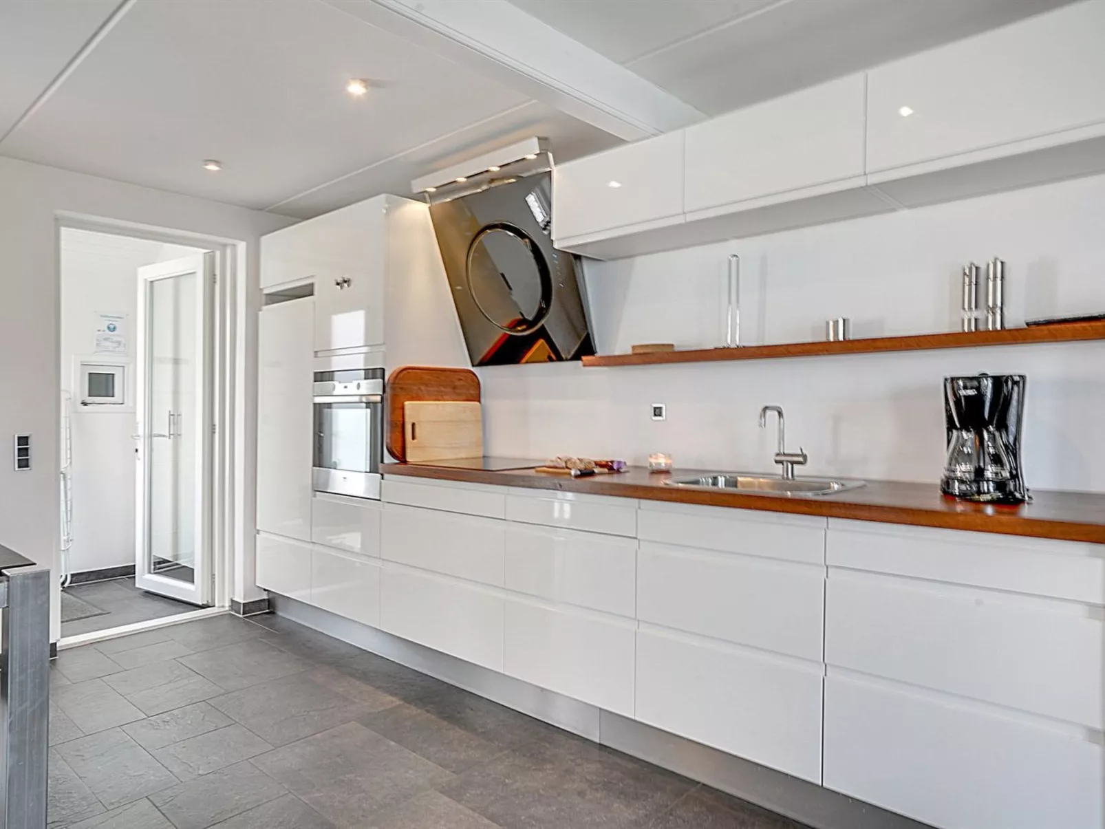 "Hugo" - 2.5km from the sea-Inside