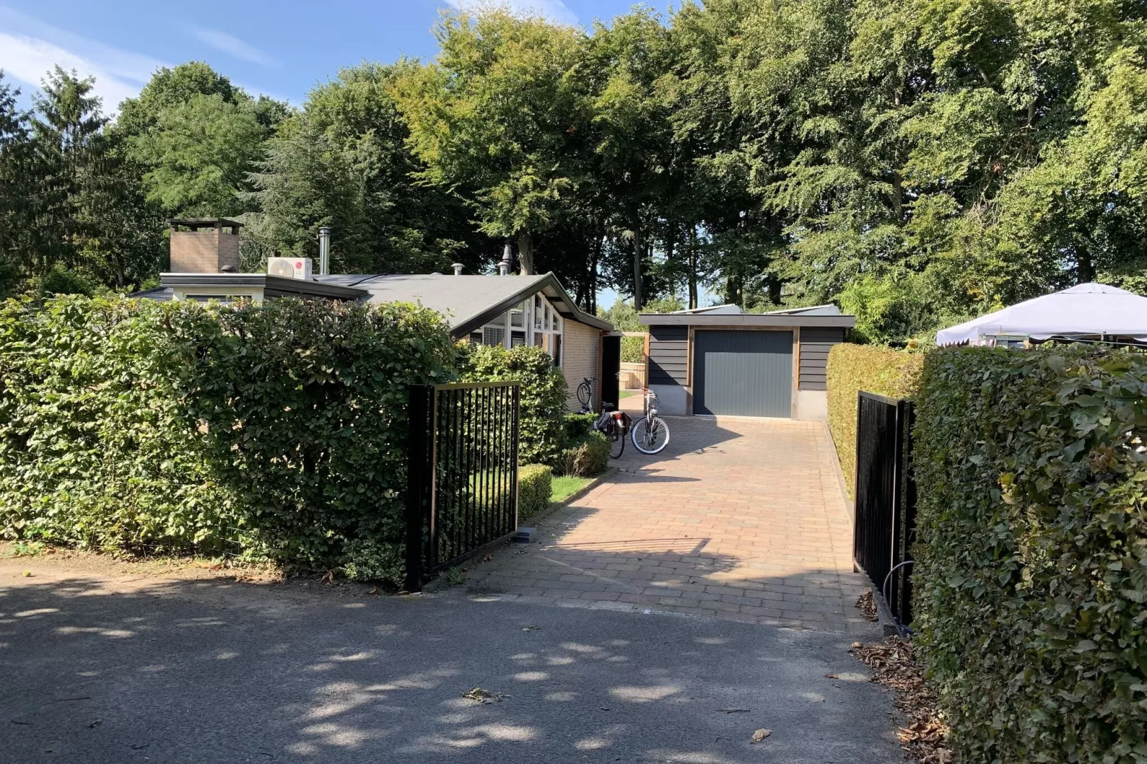 't Voortsche Boshuys-Exterior summer