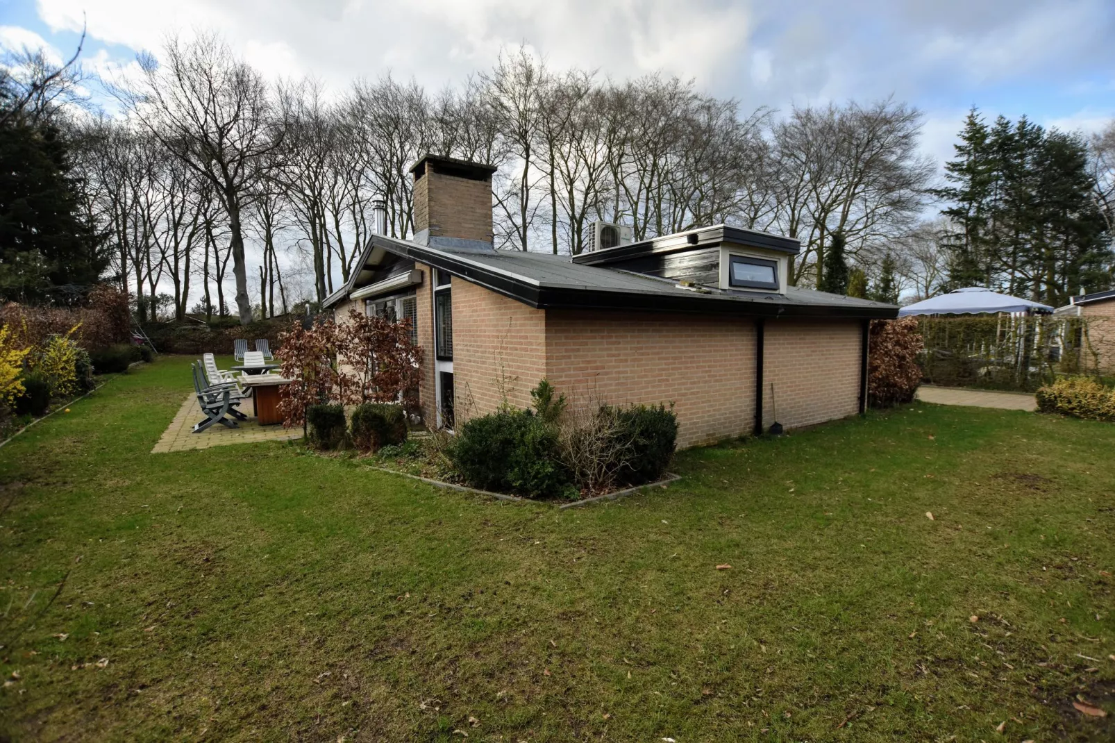 't Voortsche Boshuys-Exterior summer
