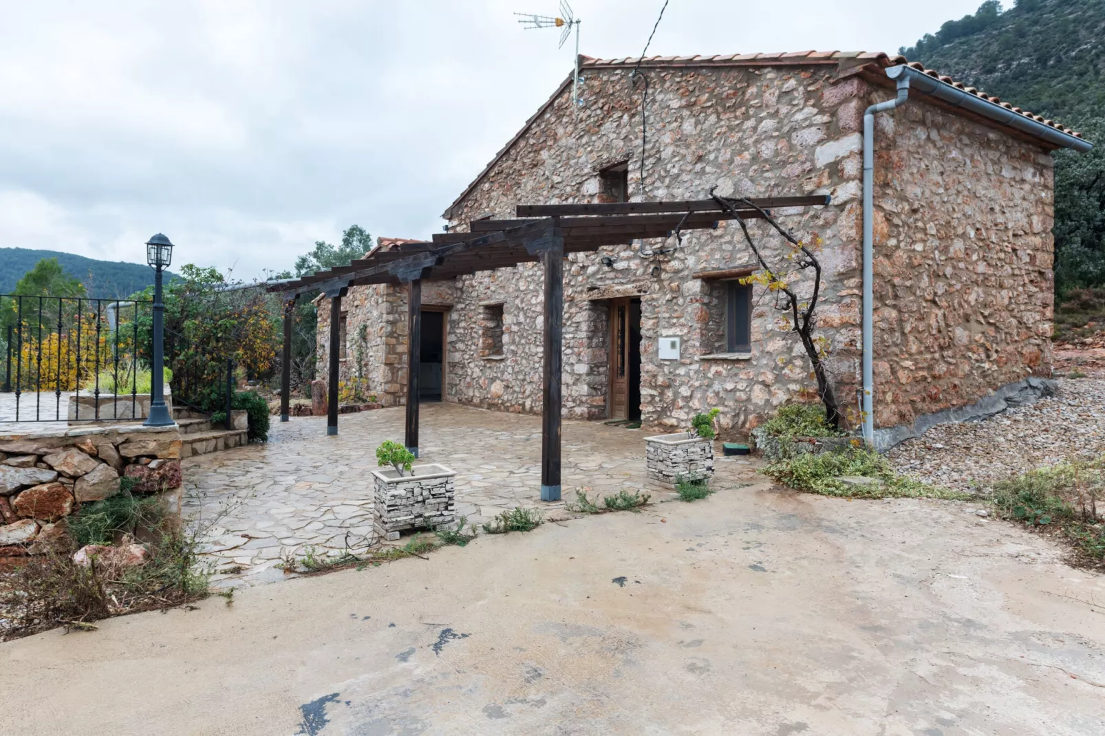 Masia Vinaixa - Exterior in summer