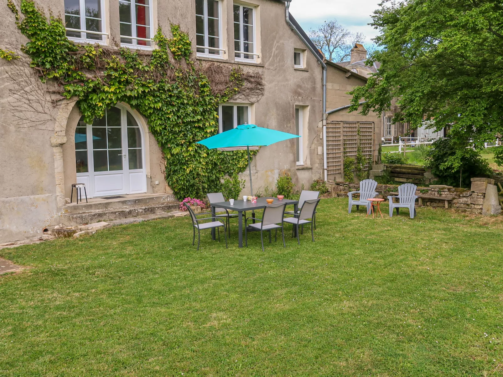 Maison Sainte Claire-Outside