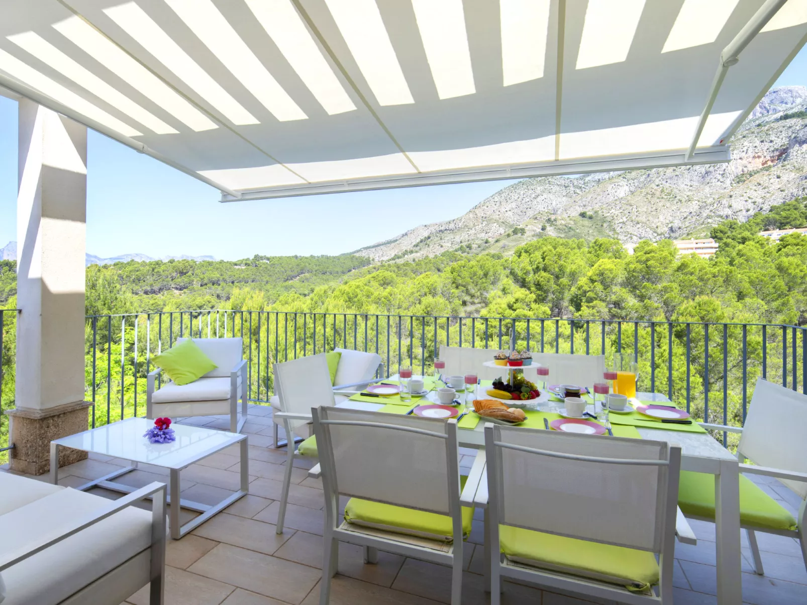 Mont Verd-Outside