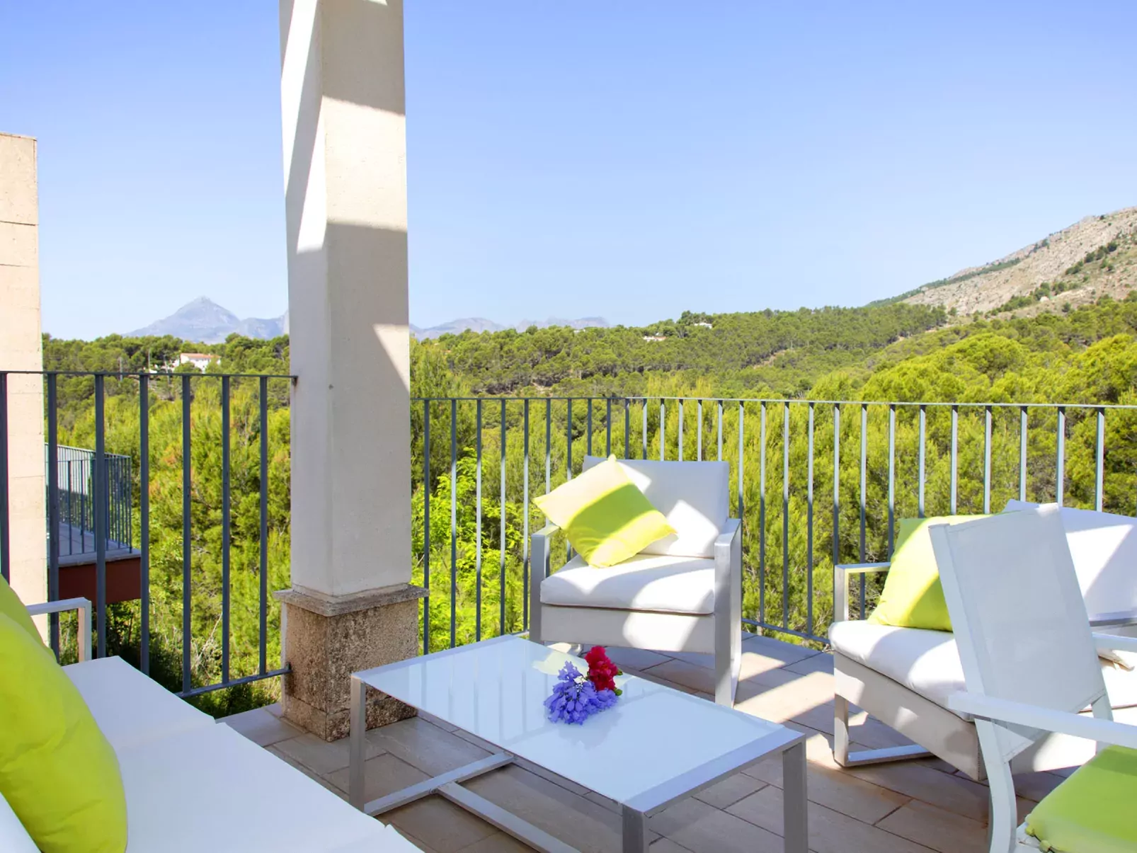 Mont Verd-Outside