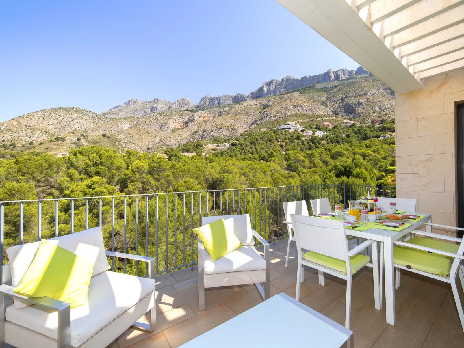 Mont Verd-Outside