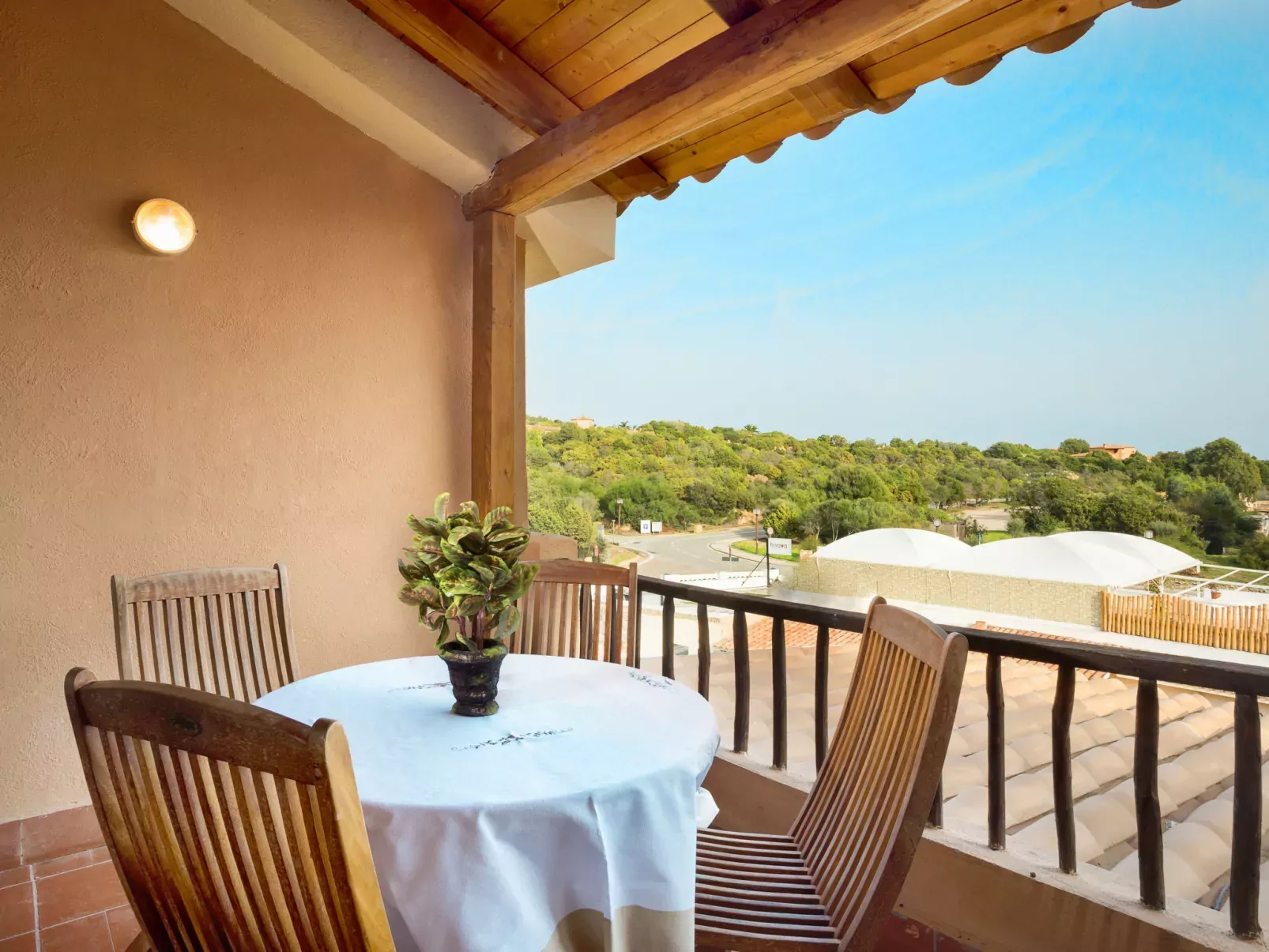 Bougainvillae Trilo-Outside