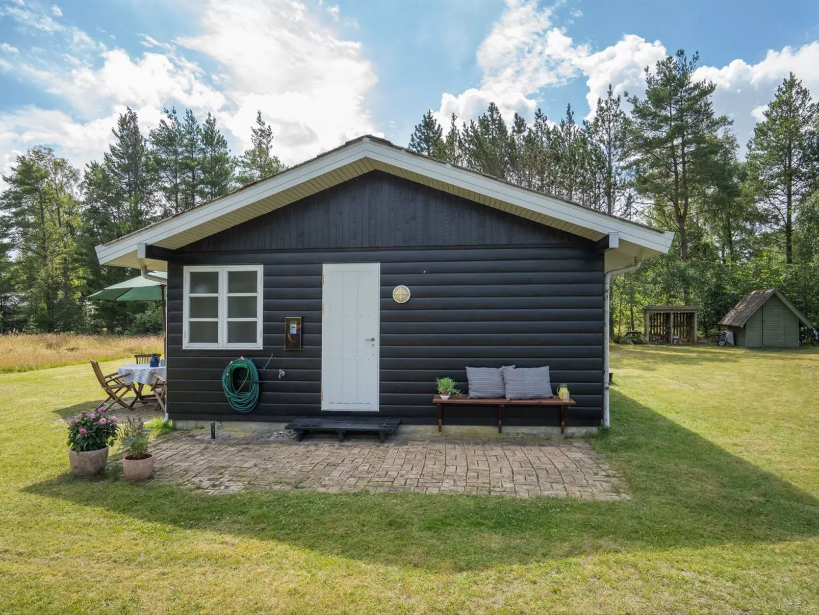 "Gizelle" - 1.5km from the sea-Outside
