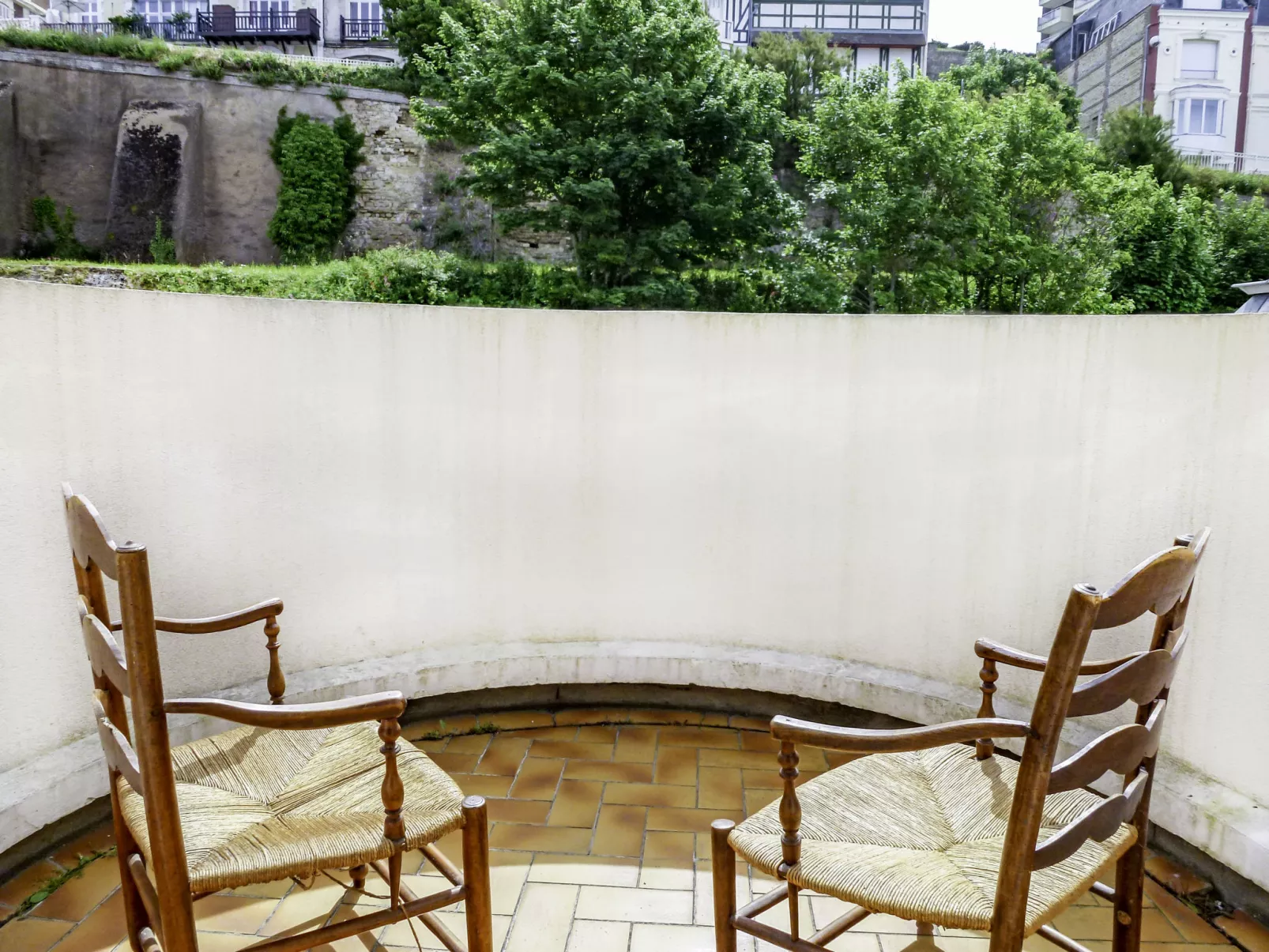 Les Flots-Outside