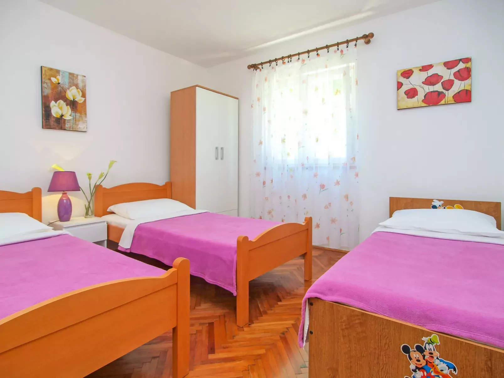 Slavica-Inside