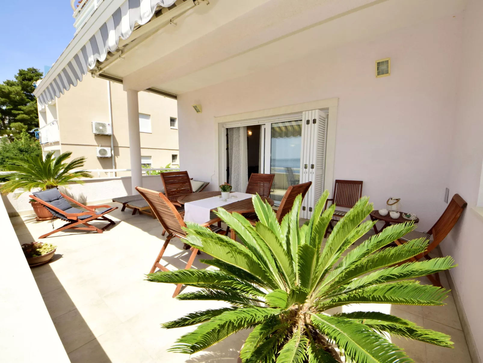 Villa Meri-Outside